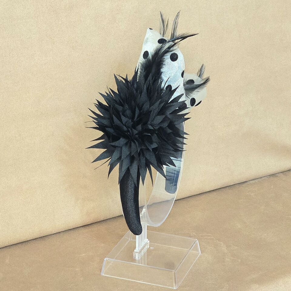 Mila Siyah Saten Taç