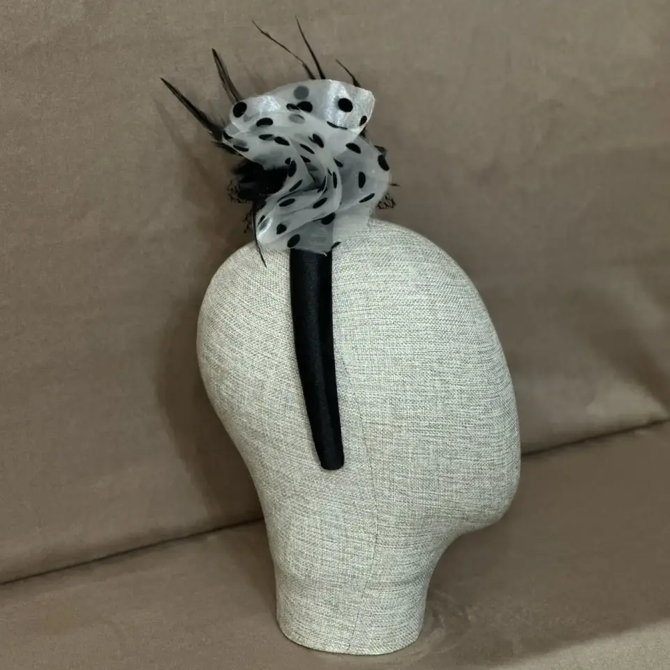 Mila Siyah Beyaz Puantiyeli  Aksesuarlı Taç