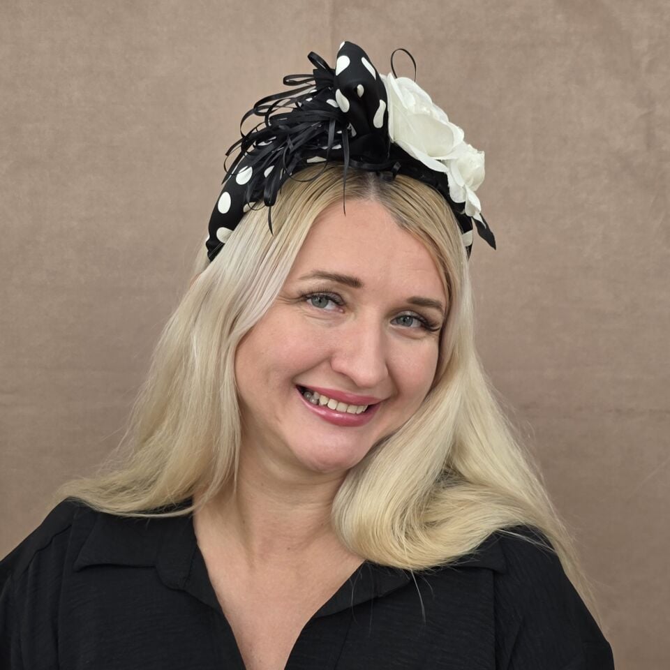 Mila Siyah Beyaz Renk Puantiyeli Aksesuarlı Taç