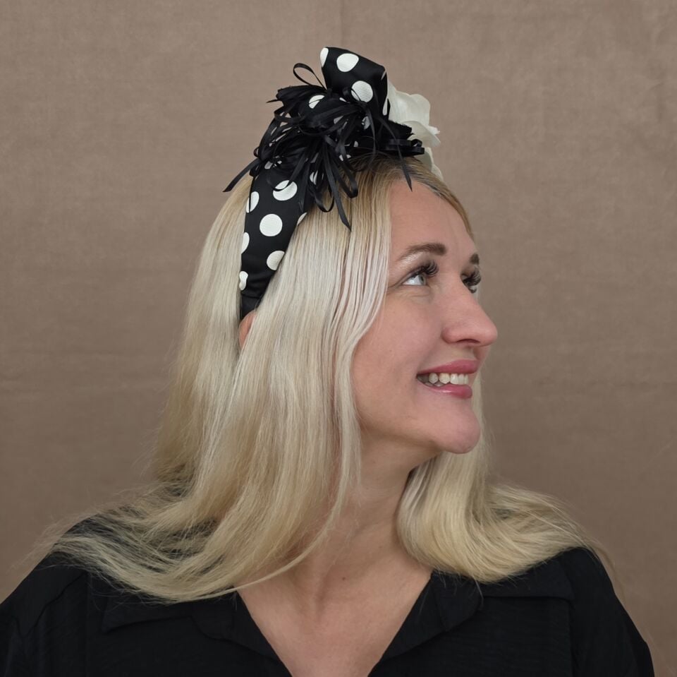 Mila Siyah Beyaz Renk Puantiyeli Aksesuarlı Taç