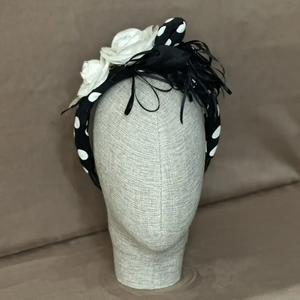 Mila Siyah Beyaz Renk Puantiyeli Aksesuarlı Taç