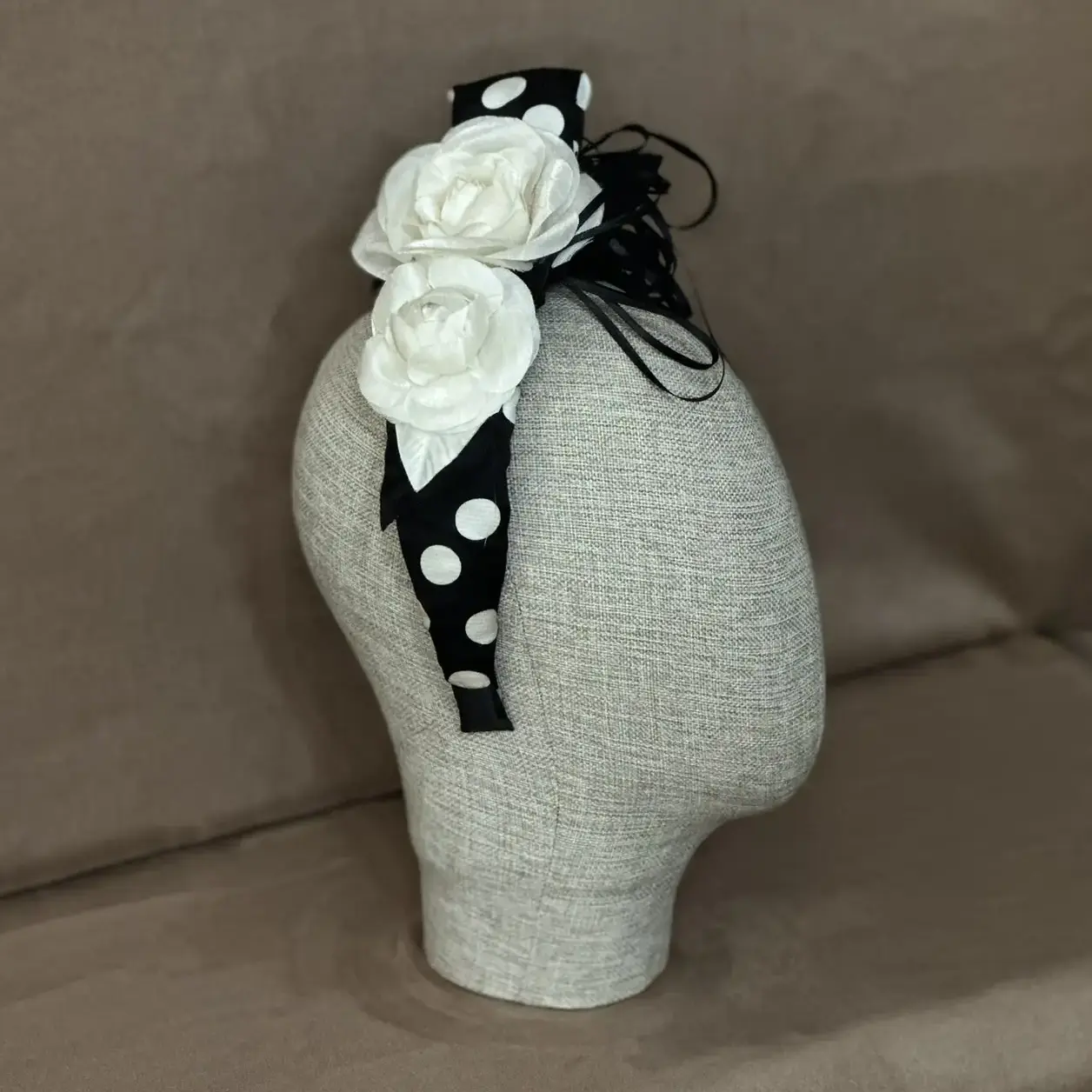 Mila Siyah Beyaz Renk Puantiyeli Aksesuarlı Taç