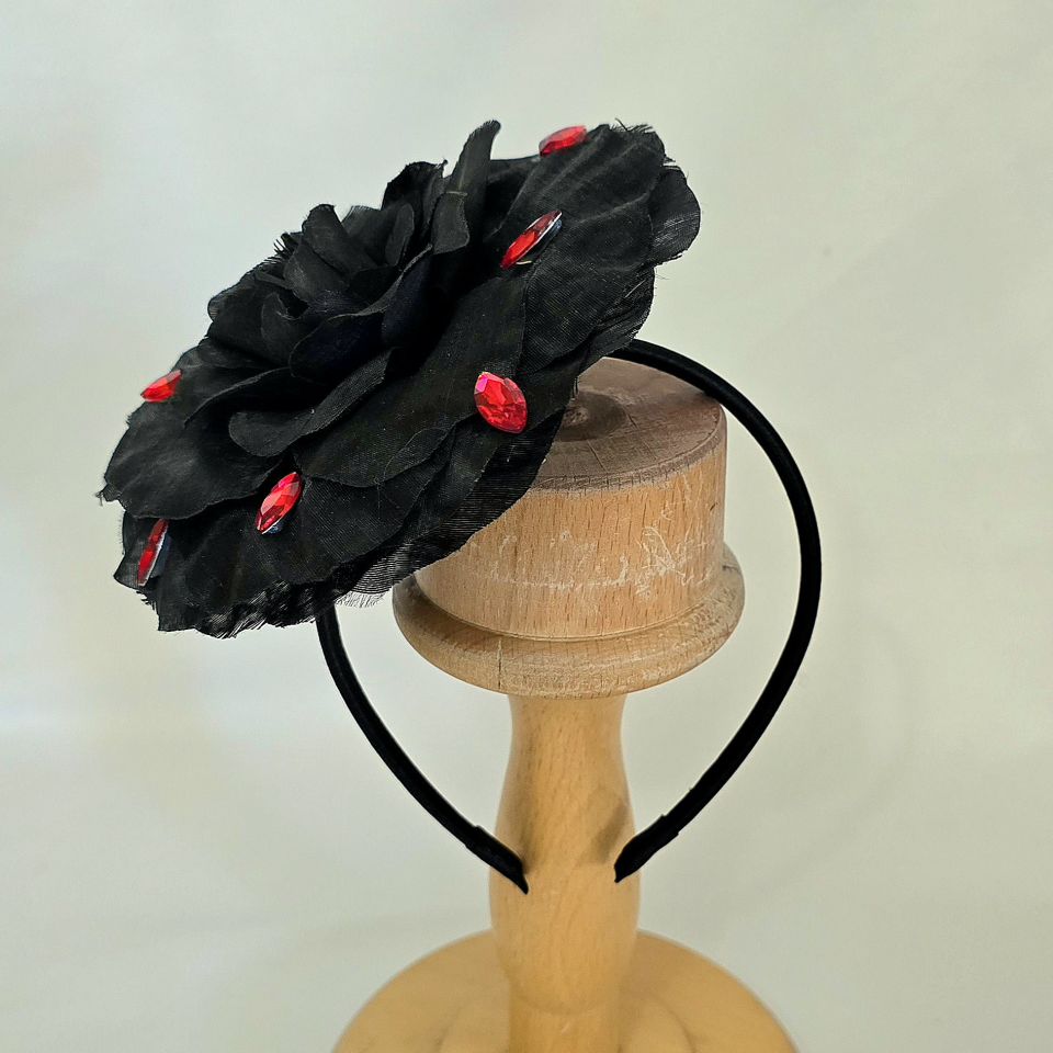 Mila Siyah Kırmızı Renk Saten  Taç