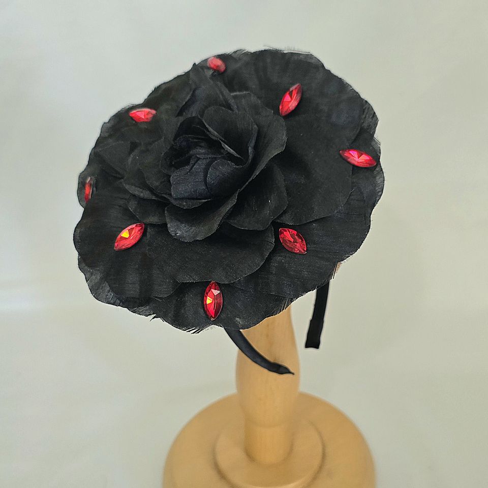 Mila Siyah Kırmızı Renk Saten  Taç