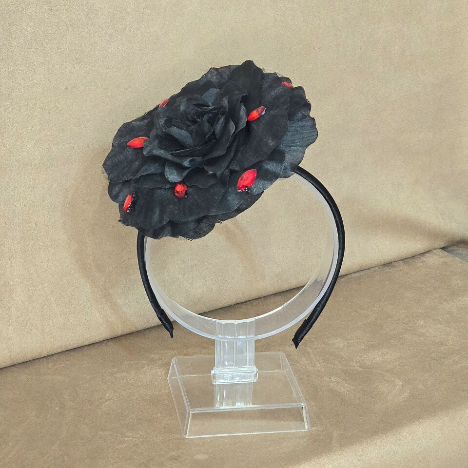 Mila Siyah Kırmızı Renk Saten  Taç