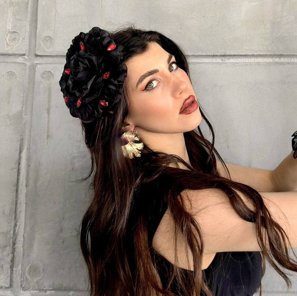 Mila Siyah Kırmızı Renk Saten  Taç