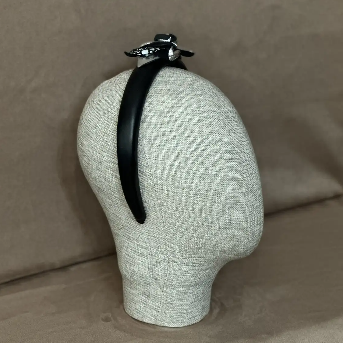 Mila Siyah Renk Taç  Aksesuarlı