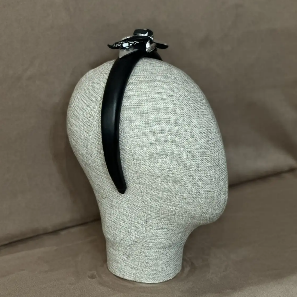 Mila Siyah Renk Taç  Aksesuarlı