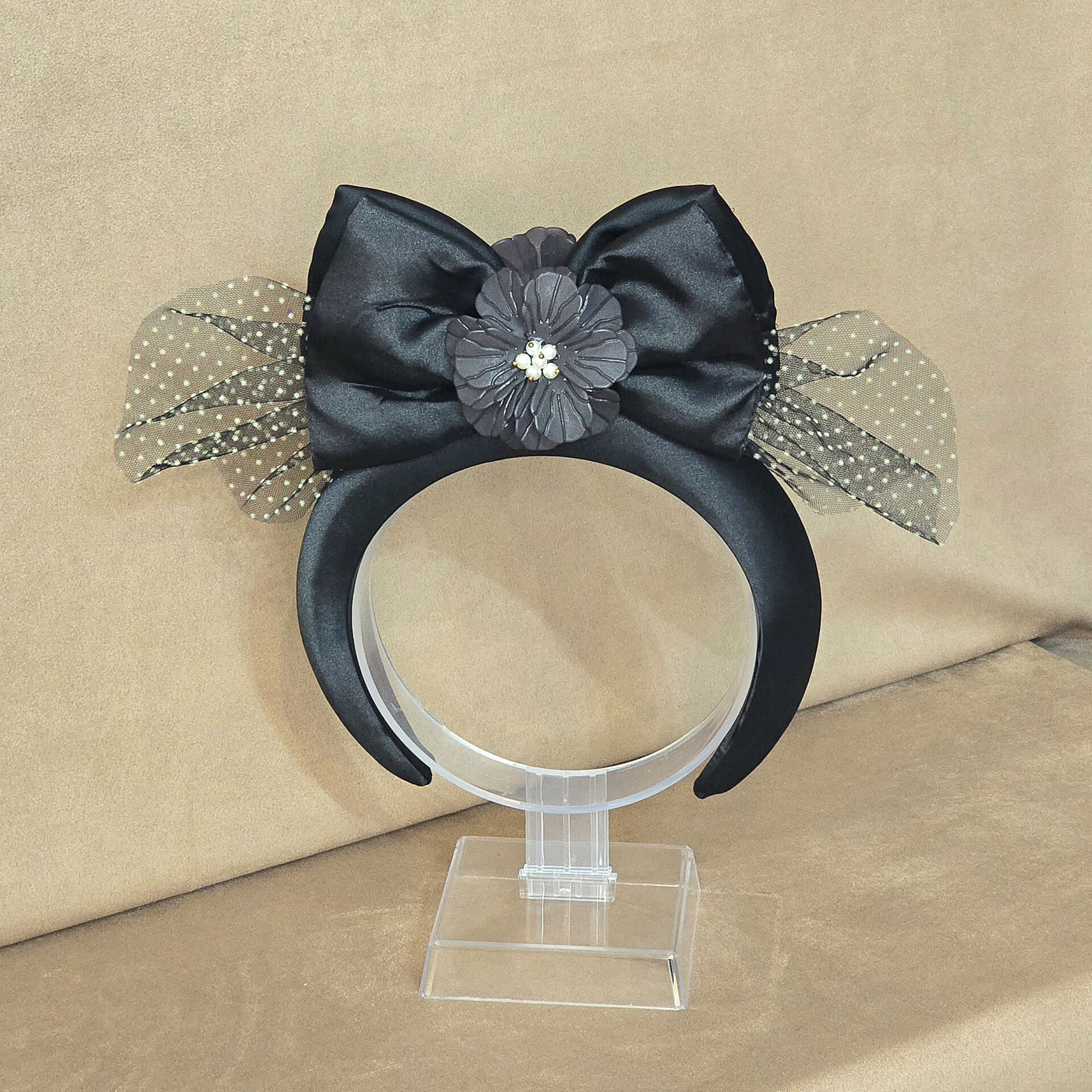 Mila Siyah Renk Taç  Aksesuarlı