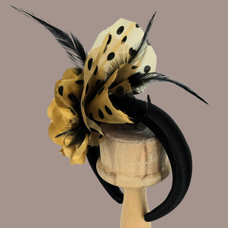 Mila  Siyah Gold  Renk Taç