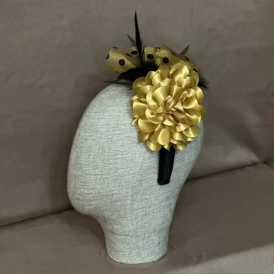 Mila  Siyah Gold  Renk Taç