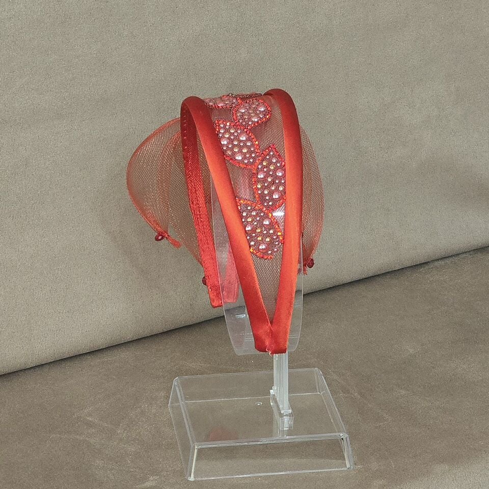 Mila Kırmızı  Renk Taç