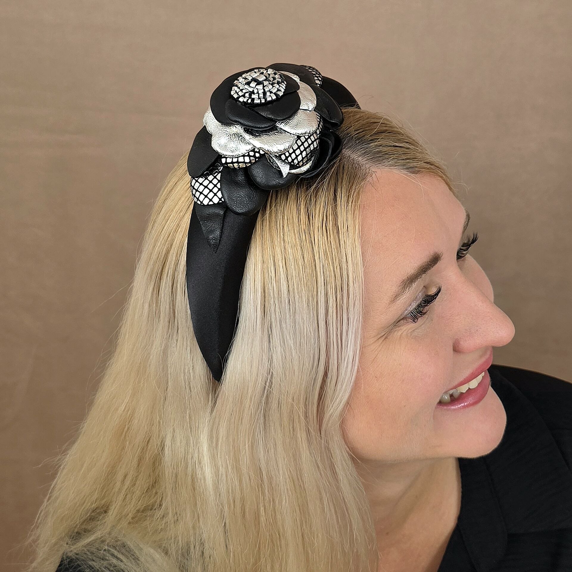 Mila Siyah Gümüş  Renk Taç