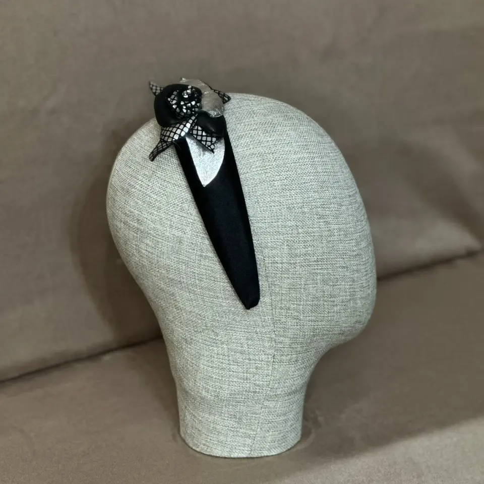 Mila Siyah Gümüş  Renk Taç