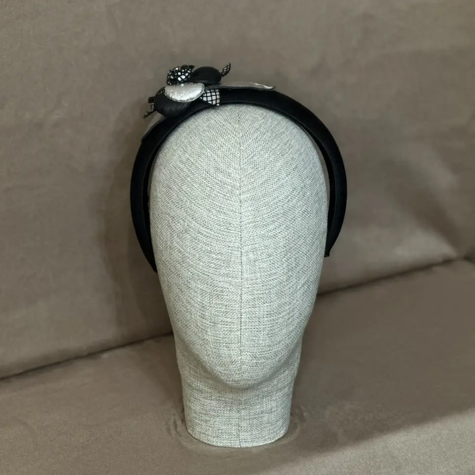 Mila Siyah Gümüş  Renk Taç