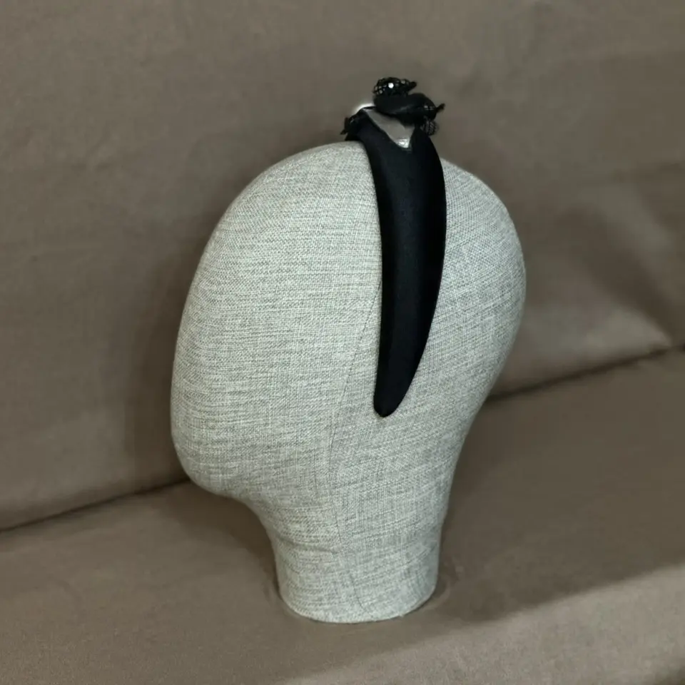 Mila Siyah Gümüş  Renk Taç