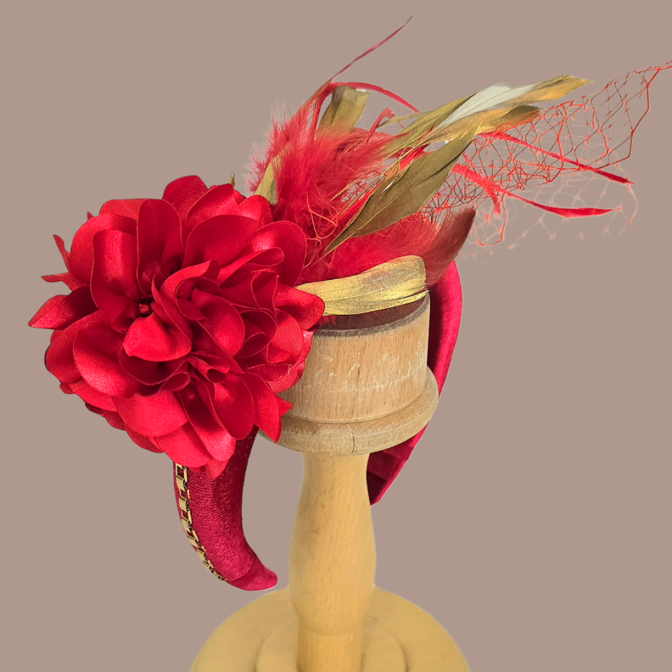 Mila Kırmızı  Kadife Taç