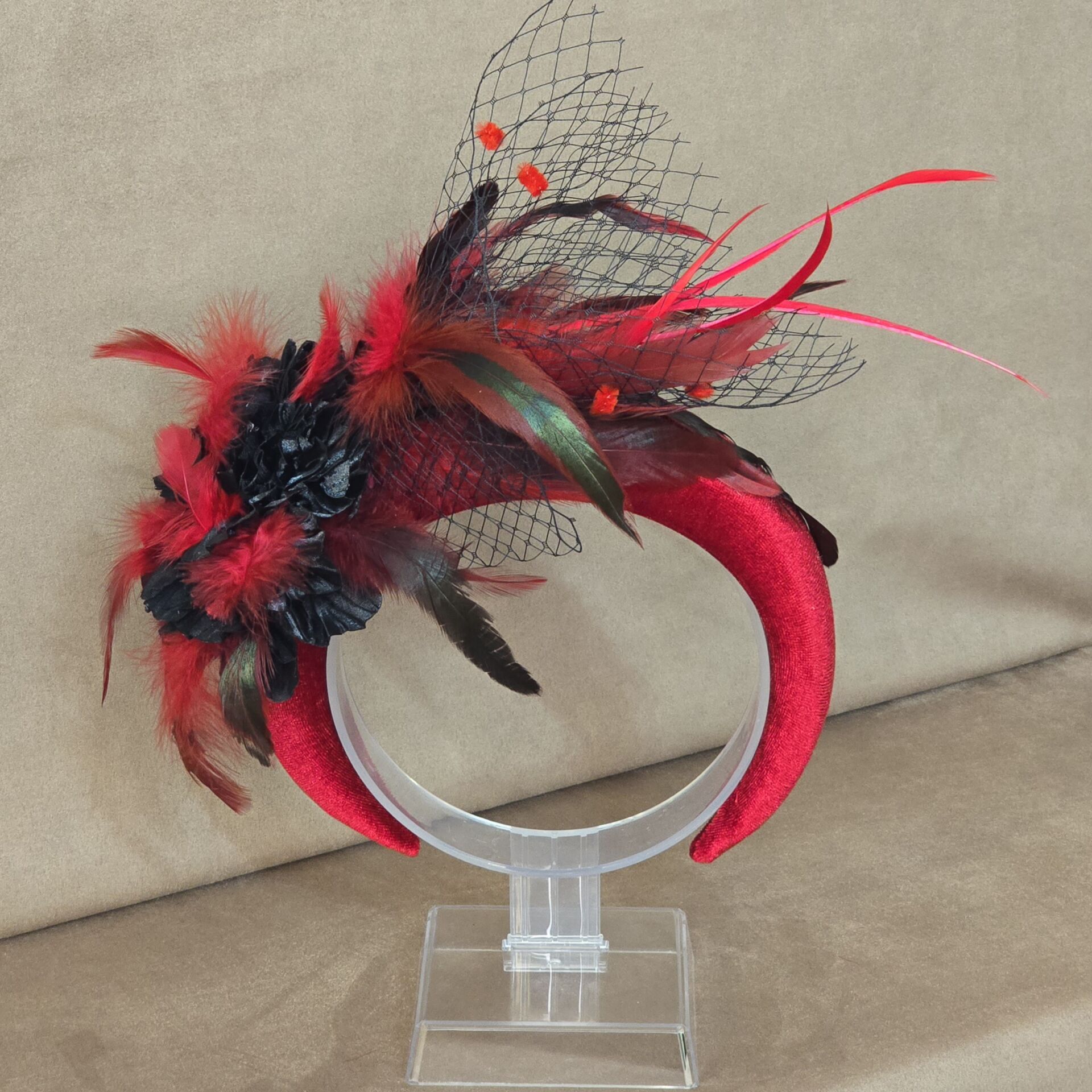 Mila Kırmızı  Kadife Taç