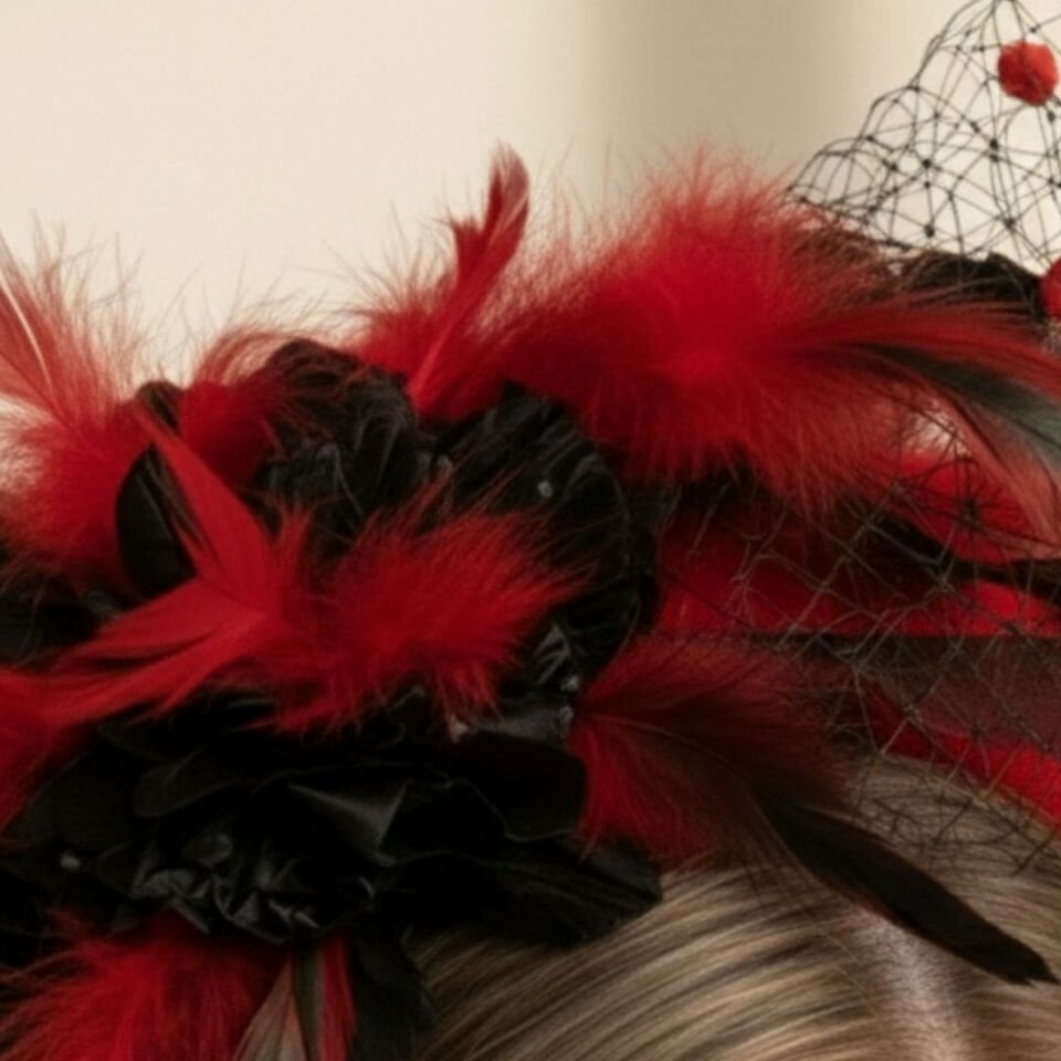 Mila Kırmızı Kadife Taç