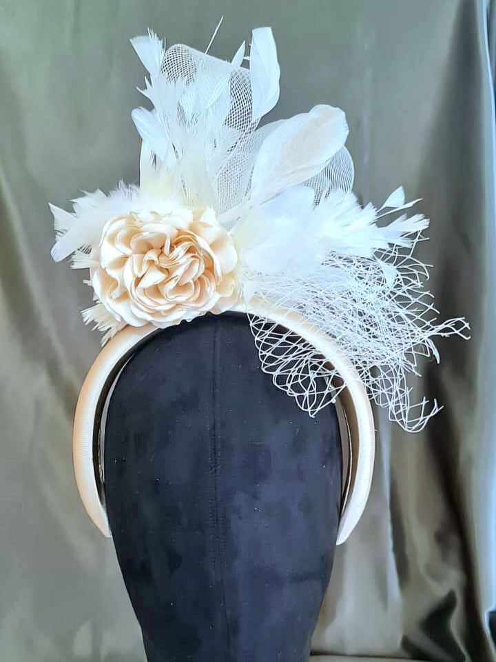 Mila Krem Saten Taç