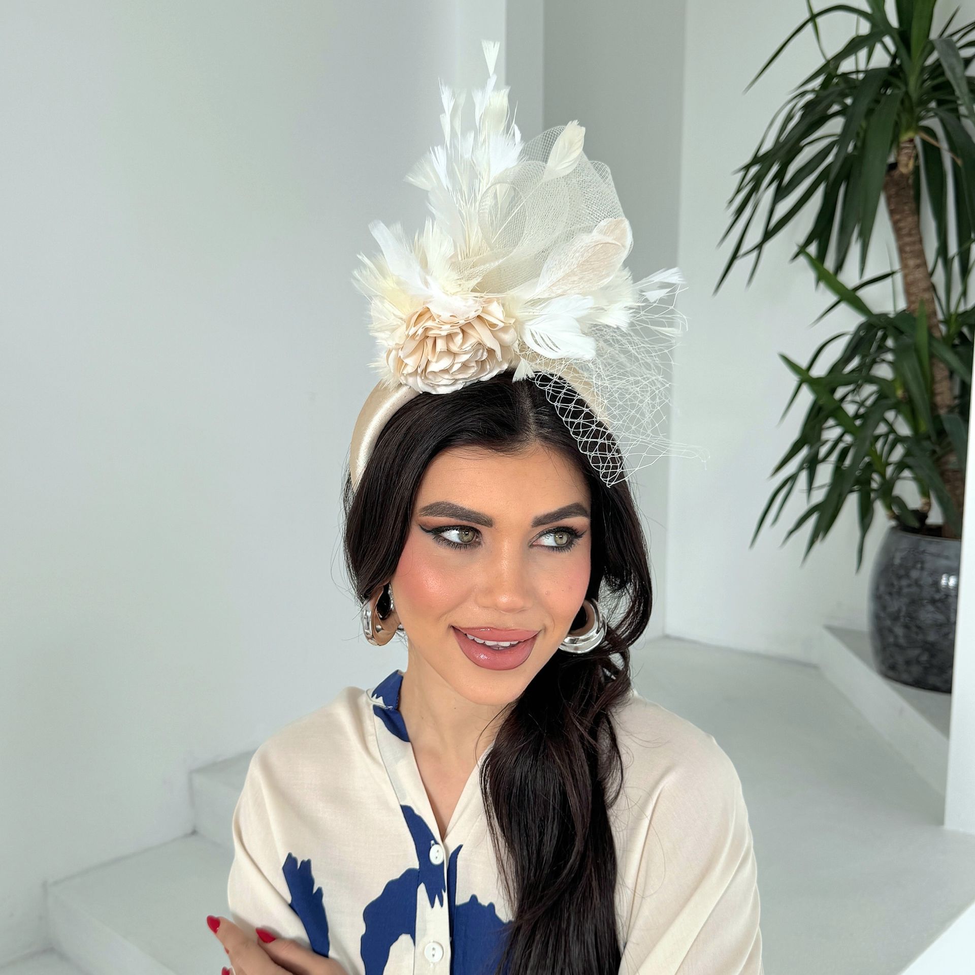 Mila Krem Saten Taç