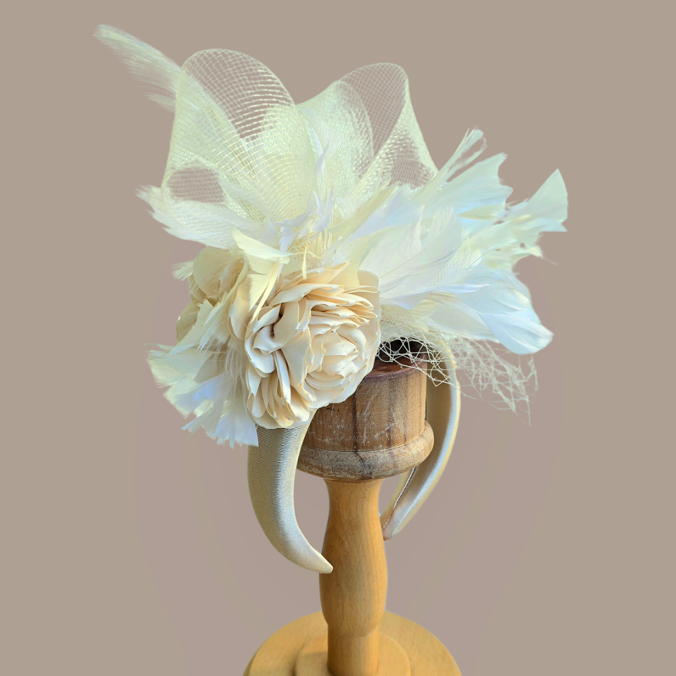 Mila Krem Saten Taç