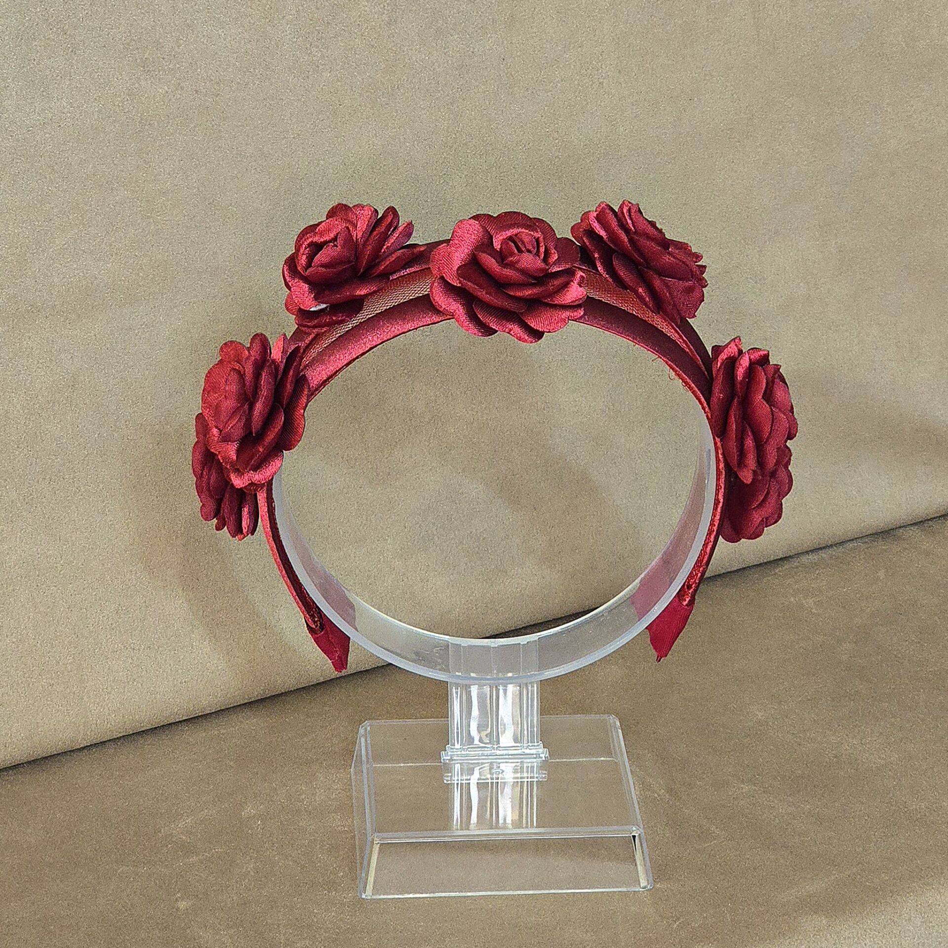 Mila Bordo Renk  Saten  Taç