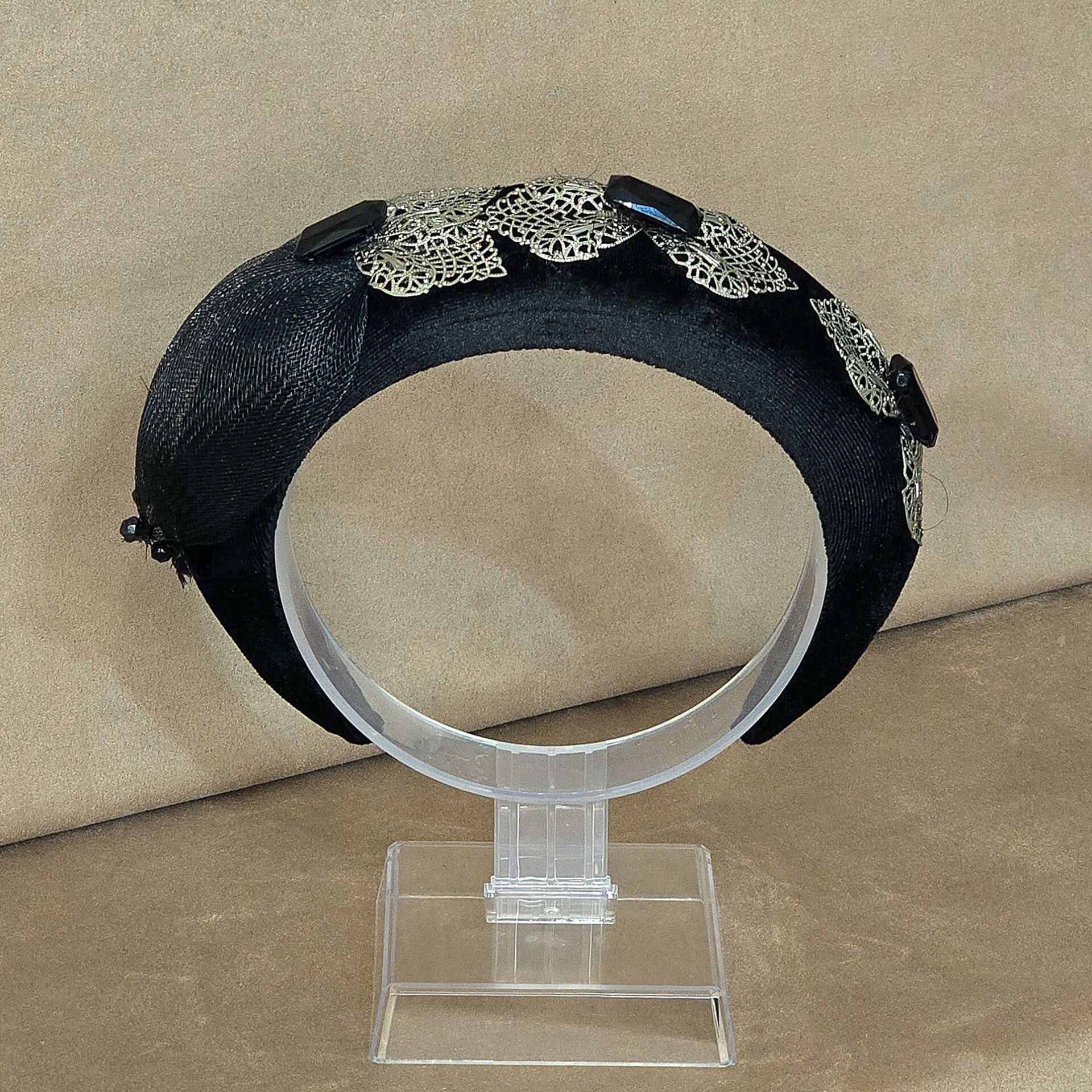 Mila Siyah  Renk  Kadife Taç