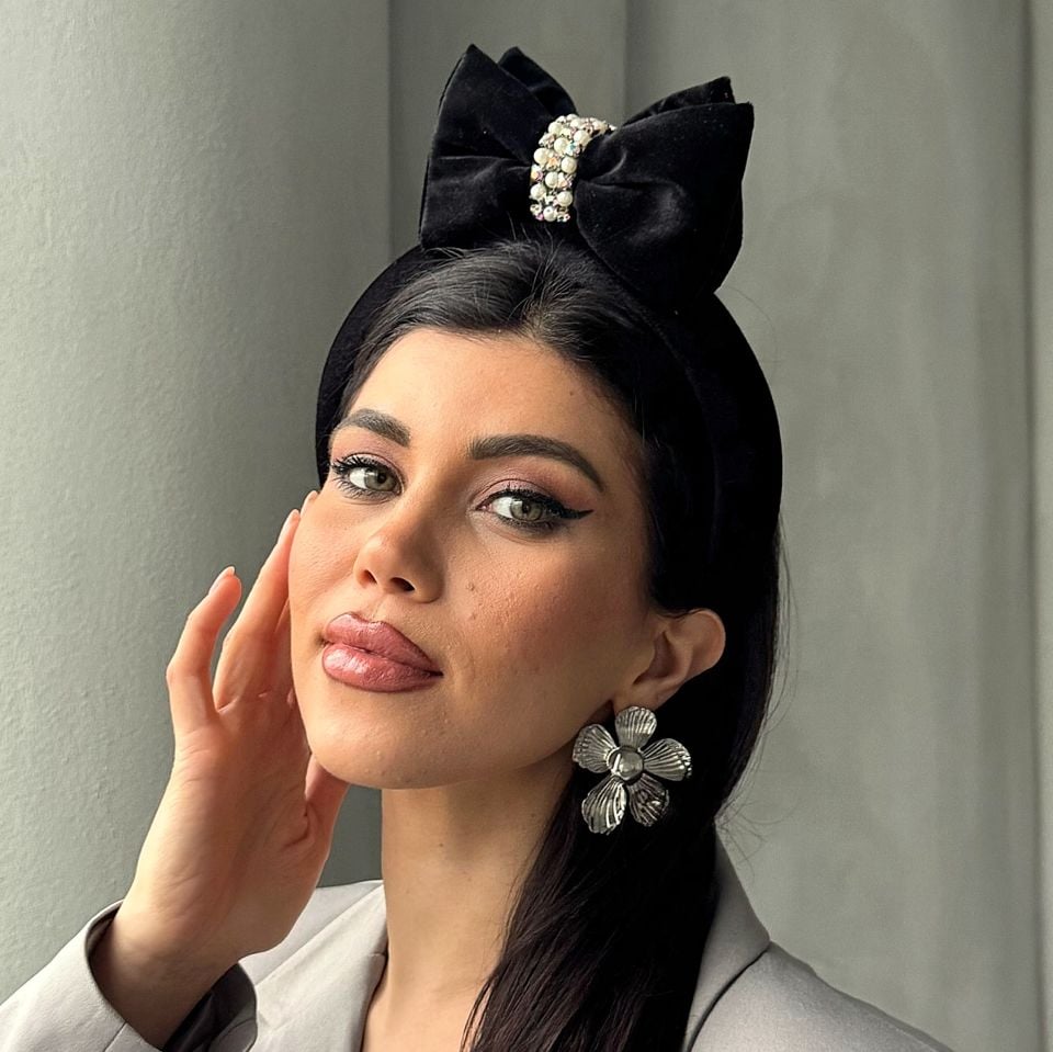 Mila Siyah Renk Kadife  Taç