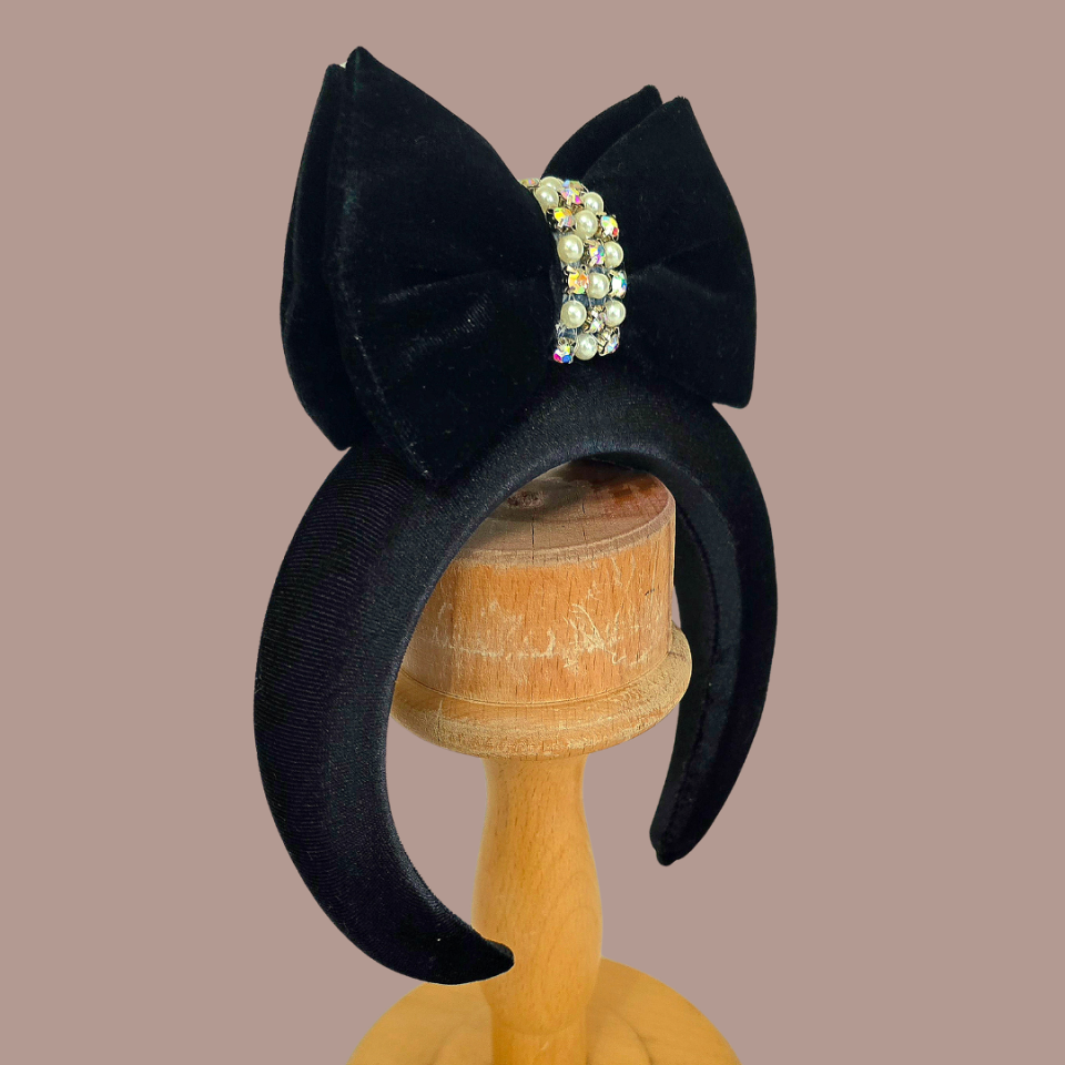 Mila Siyah Renk Kadife Taç