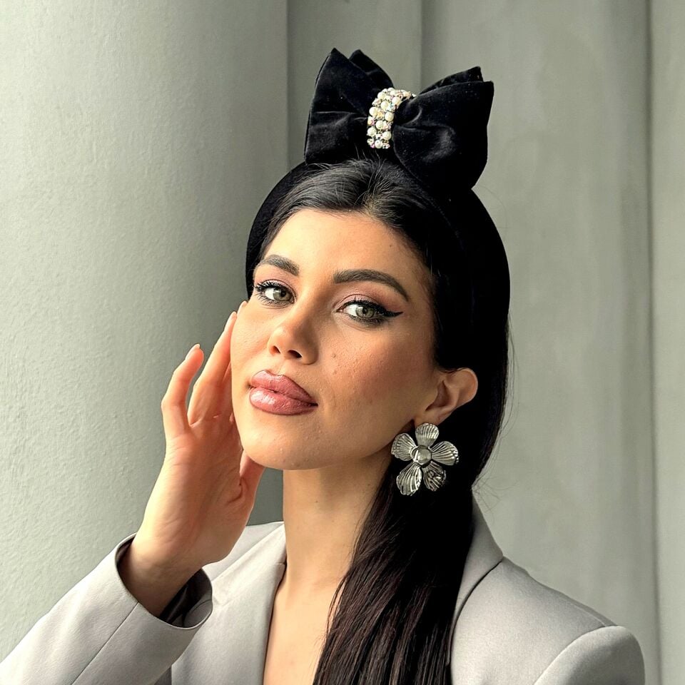 Mila Siyah Renk Kadife Taç