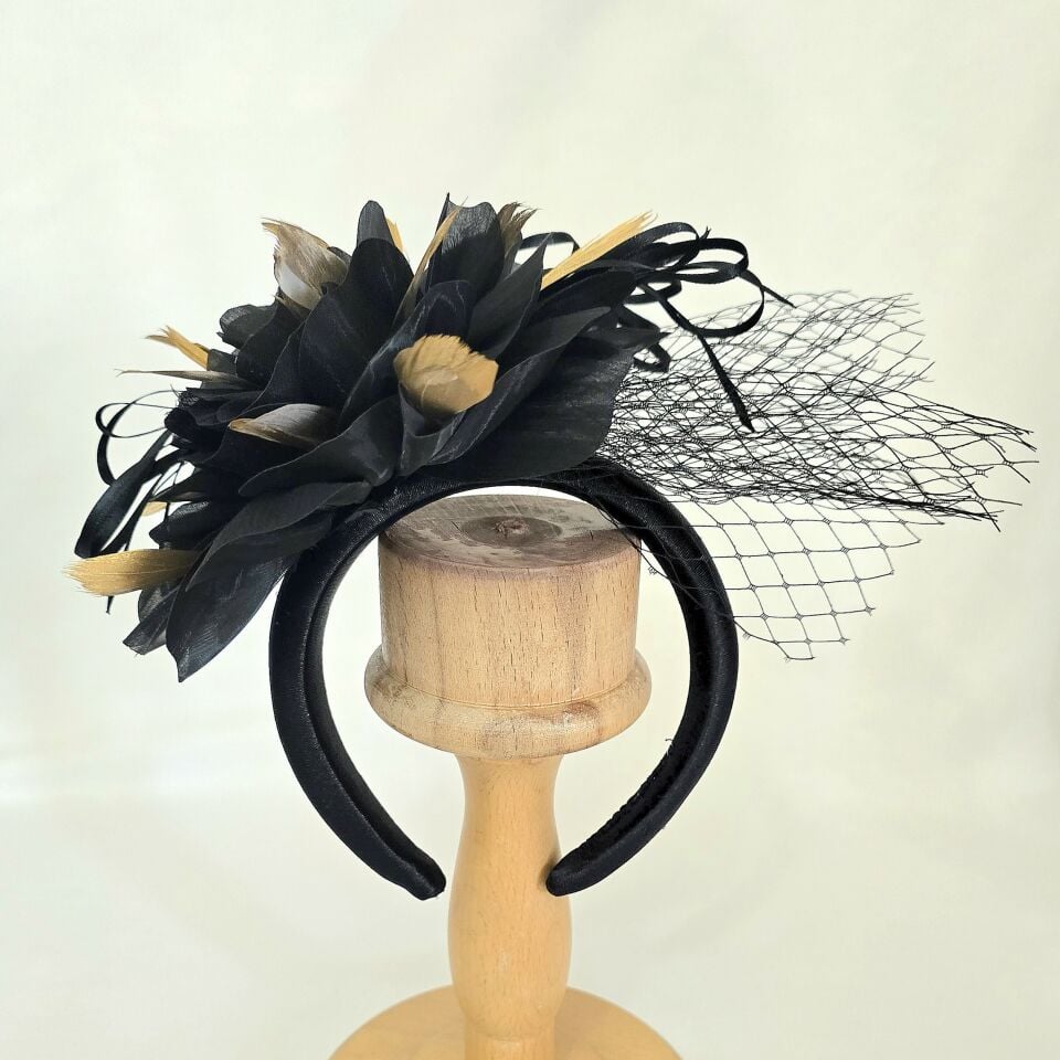 Mila Siyah,  Gold Renk  Saten  Taç