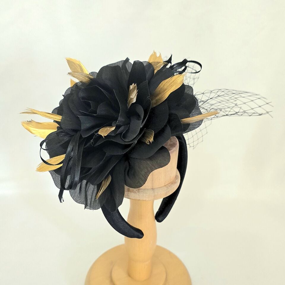 Mila Siyah,  Gold Renk  Saten  Taç