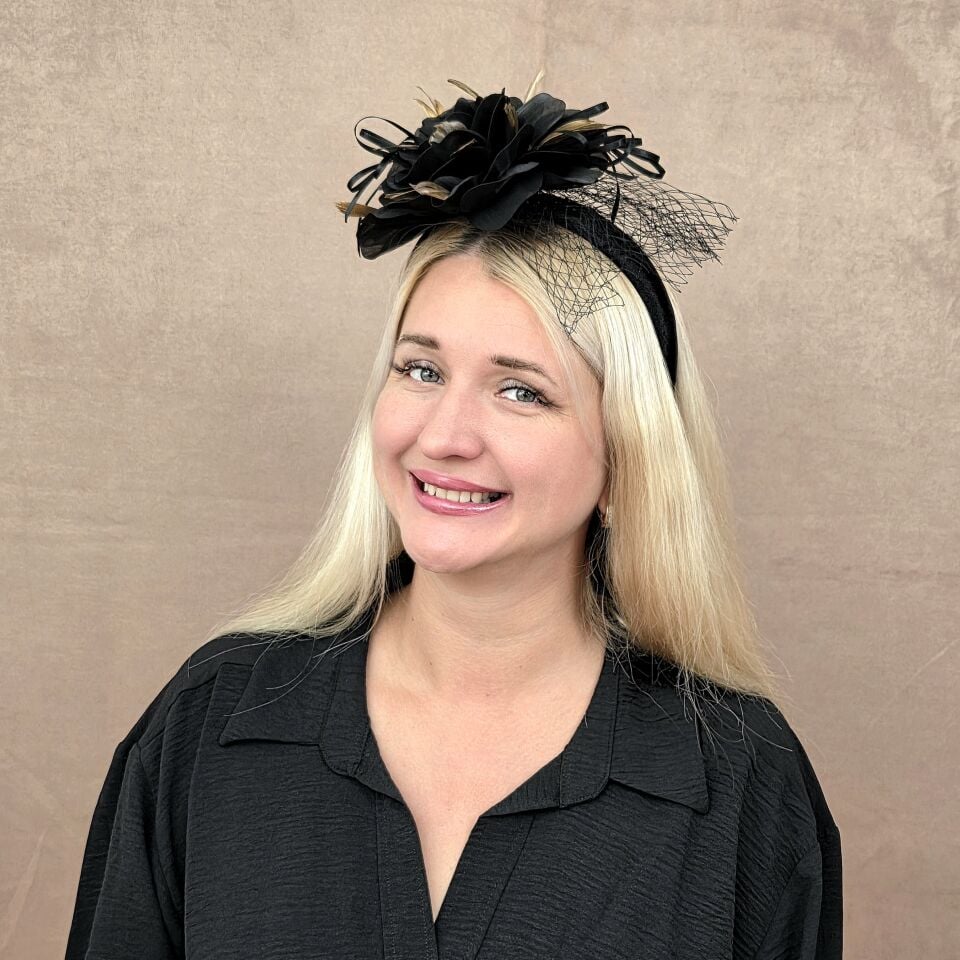 Mila Siyah,  Gold Renk  Saten  Taç