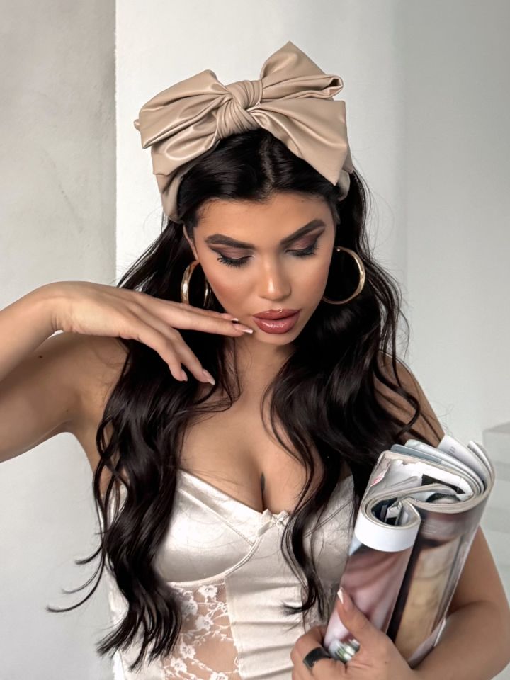 Mila Bej  Renk Suni Deri Fiyonk Taç