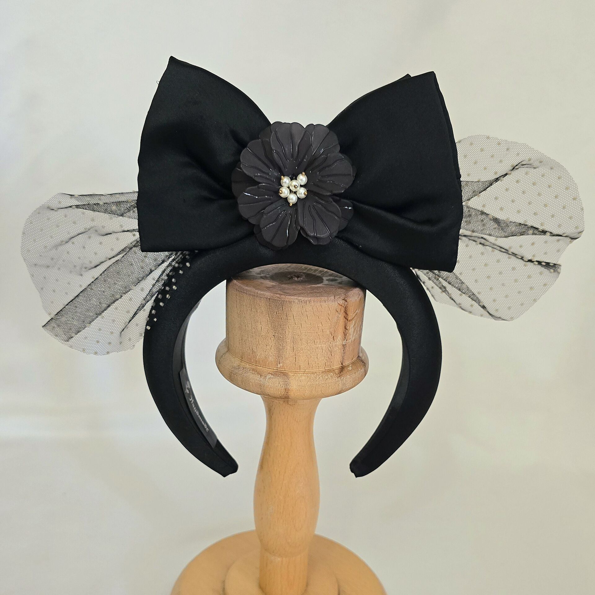 Mila Siyah Renk Saten  Taç