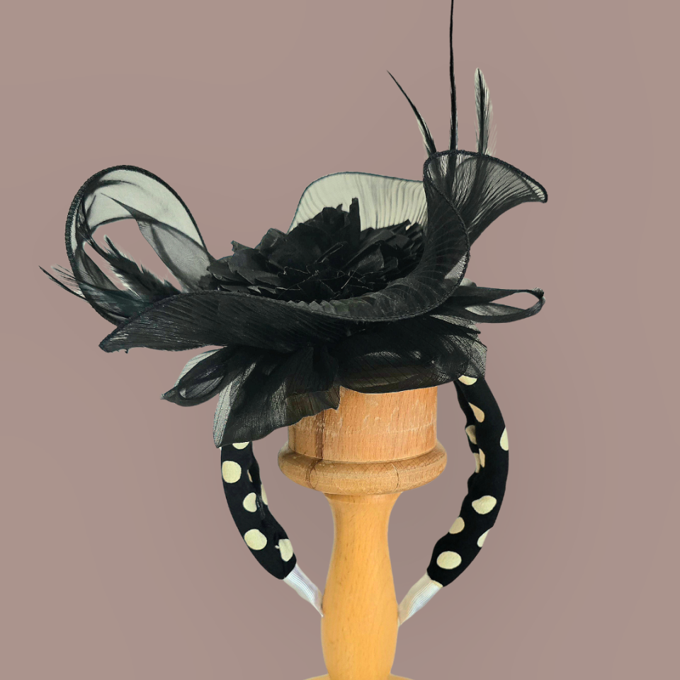 Mila Siyah Saten Taç