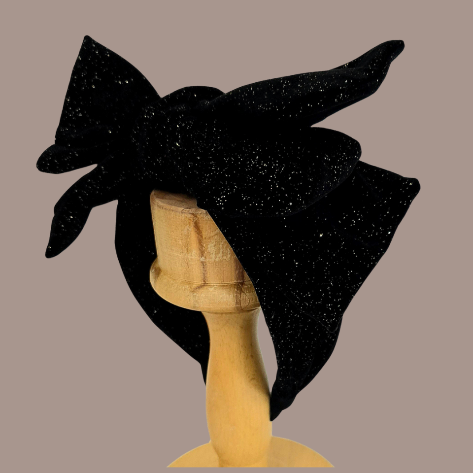 Mila Siyah Renk Simli Nubuk Taç