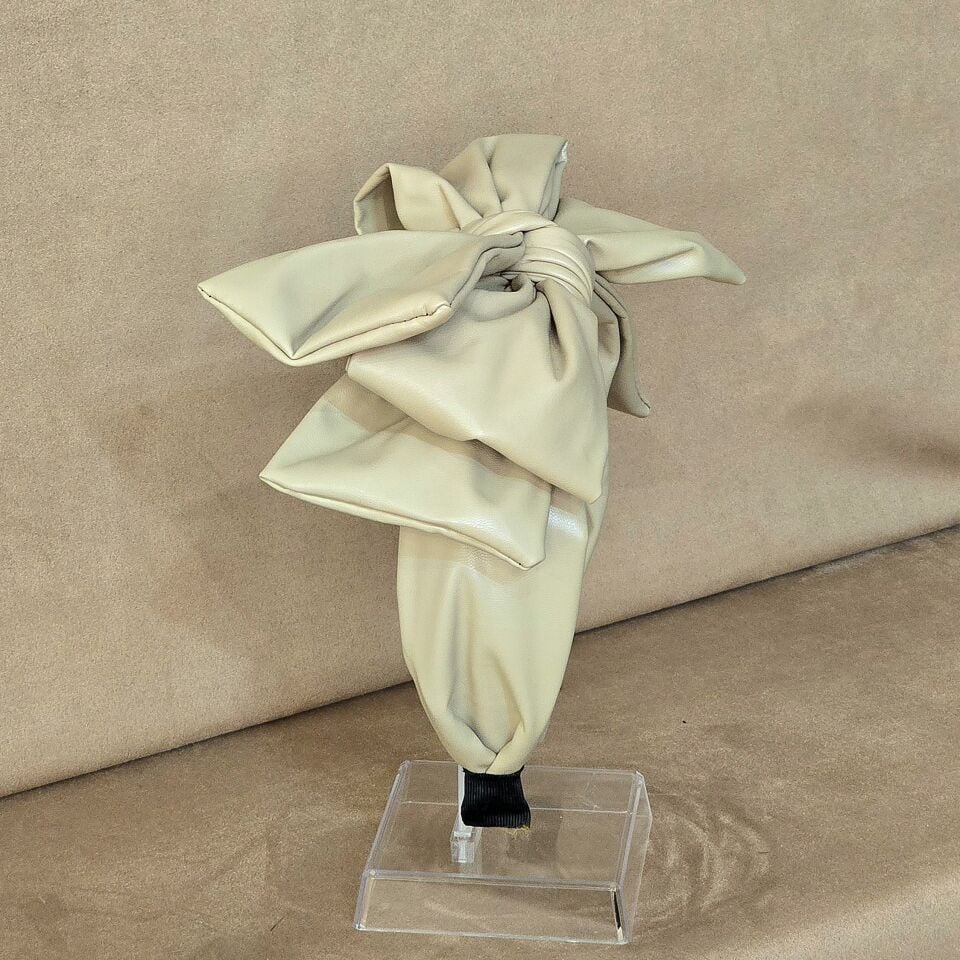 Mila Bej  Renk Fiyonk Taç