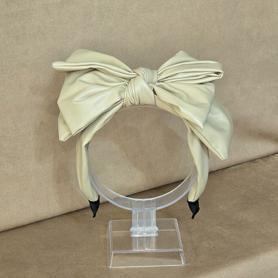 Mila Bej  Renk Fiyonk Taç