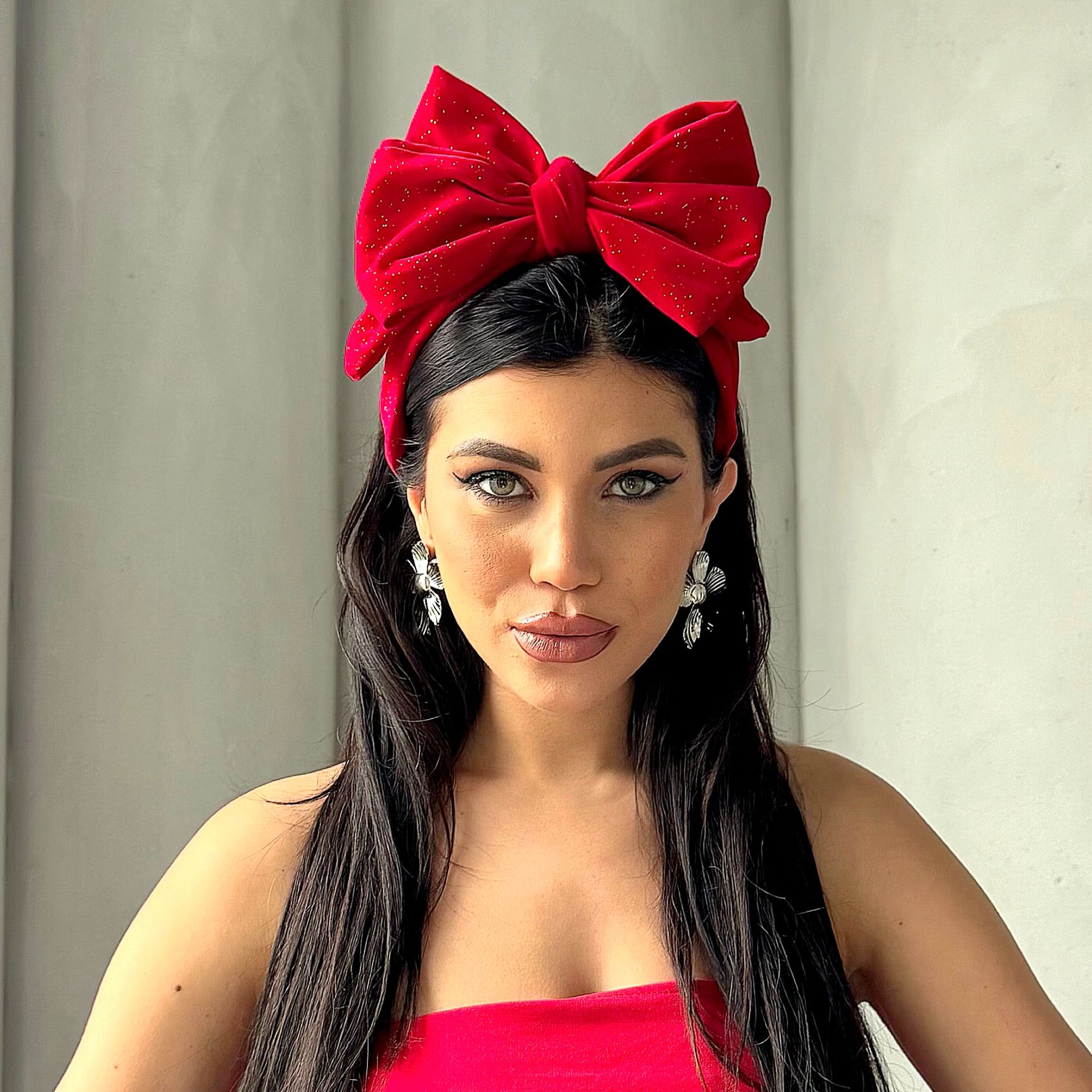 Mila Kırmızı Renk Simli Fiyonk Taç