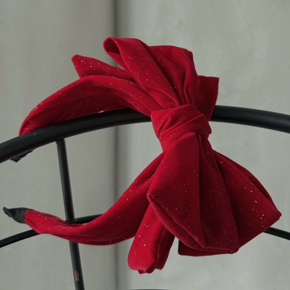 Mila Kırmızı Renk Simli Fiyonk Taç