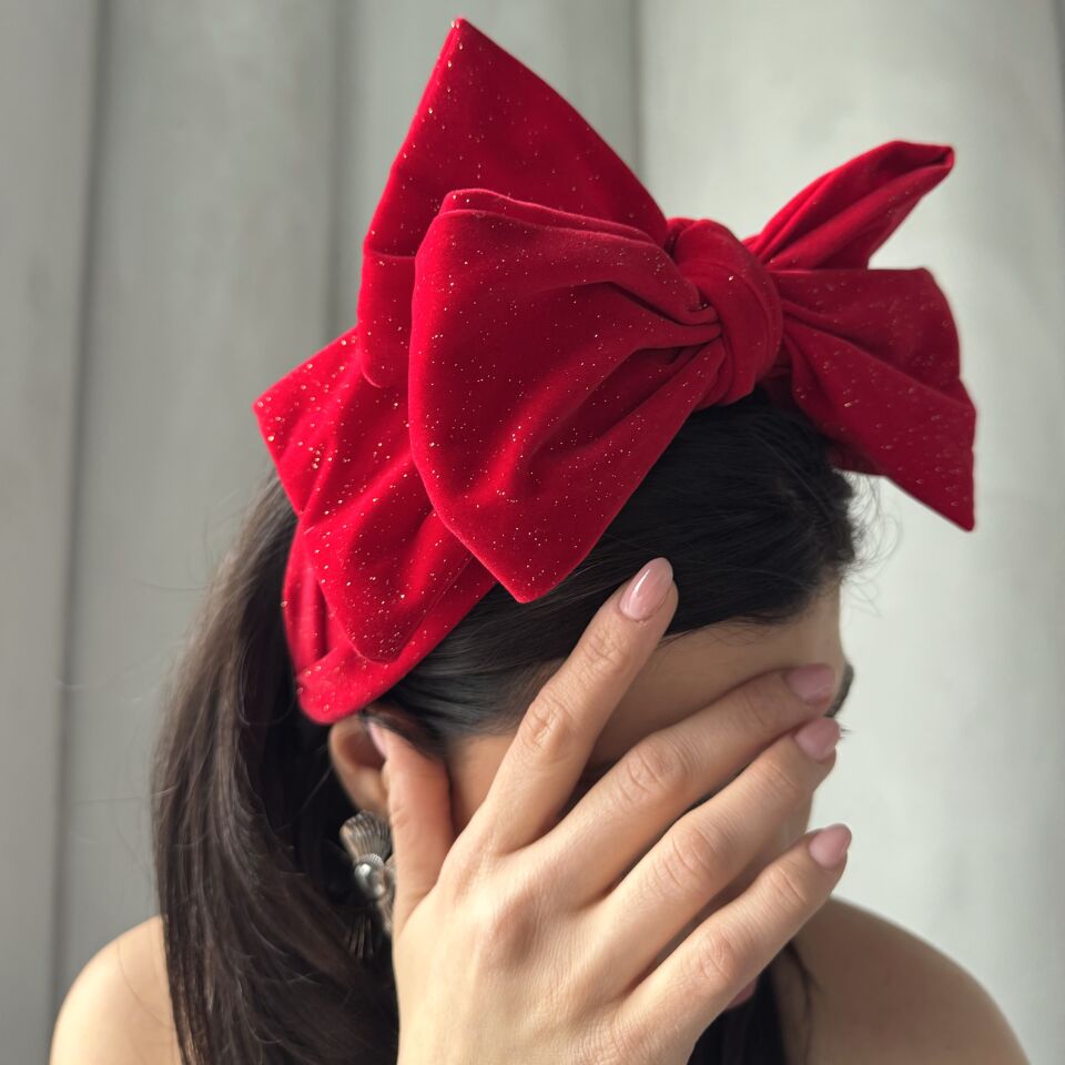 Mila Kırmızı Renk Simli Fiyonk Taç