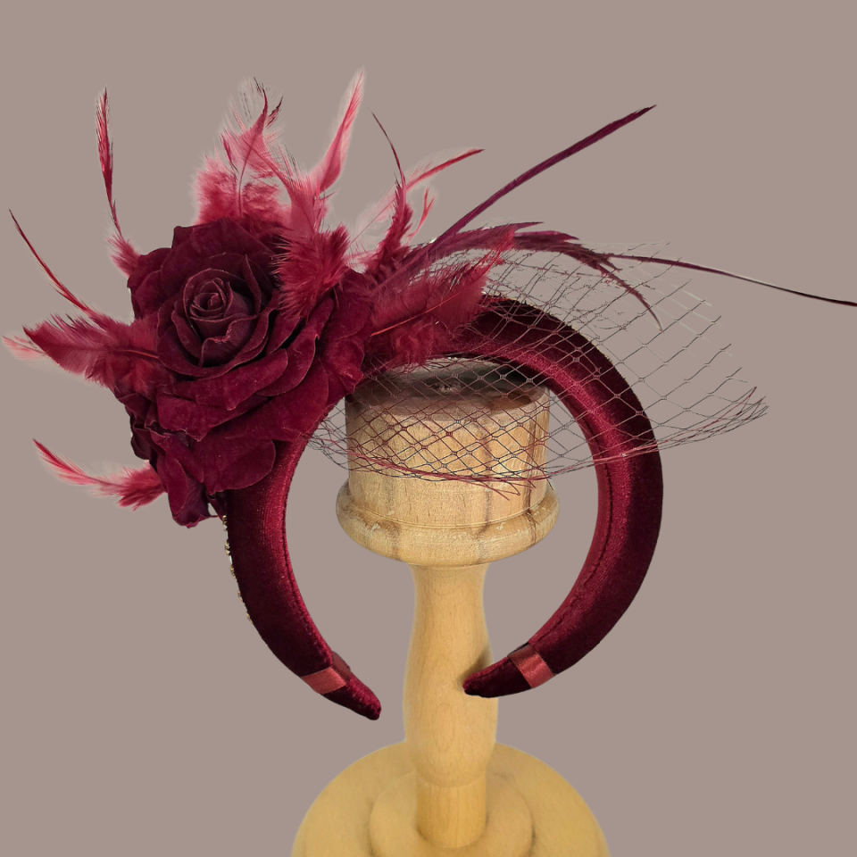 Amanda Bordo Renk Kadife  Taç