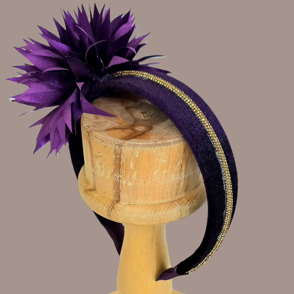 Amanda Mor Renk Kadife  Taç