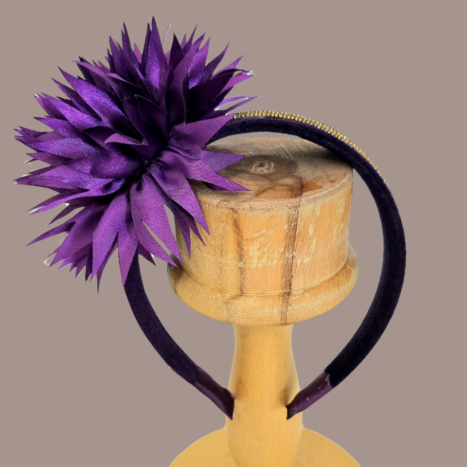 Amanda Mor Renk Kadife  Taç