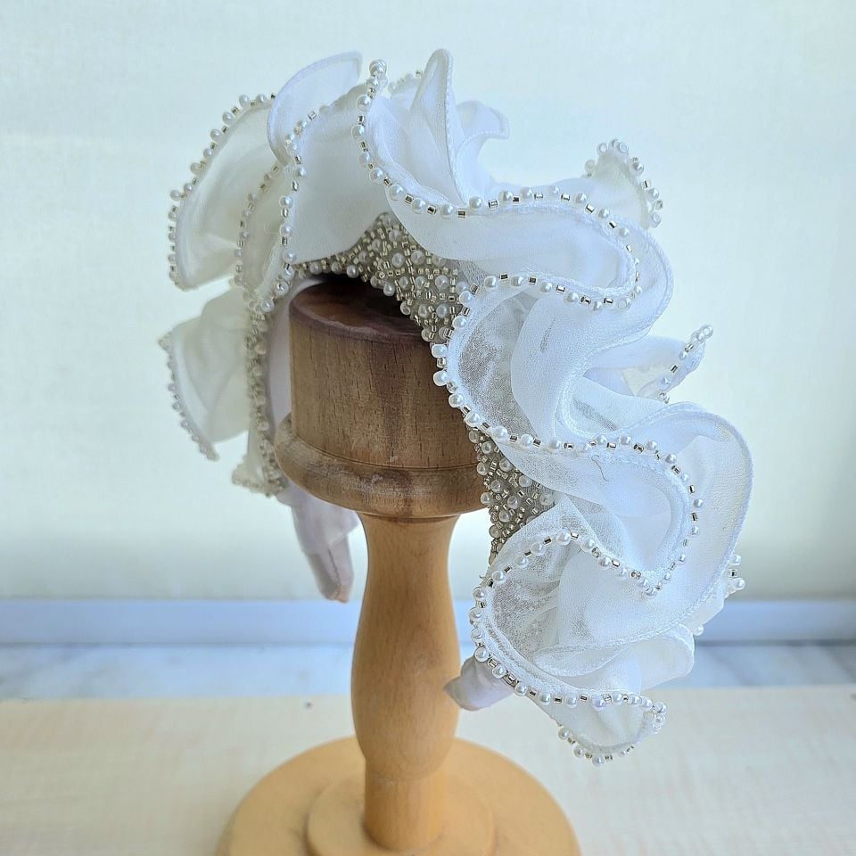 Amanda Beyaz Renk Saten Taç