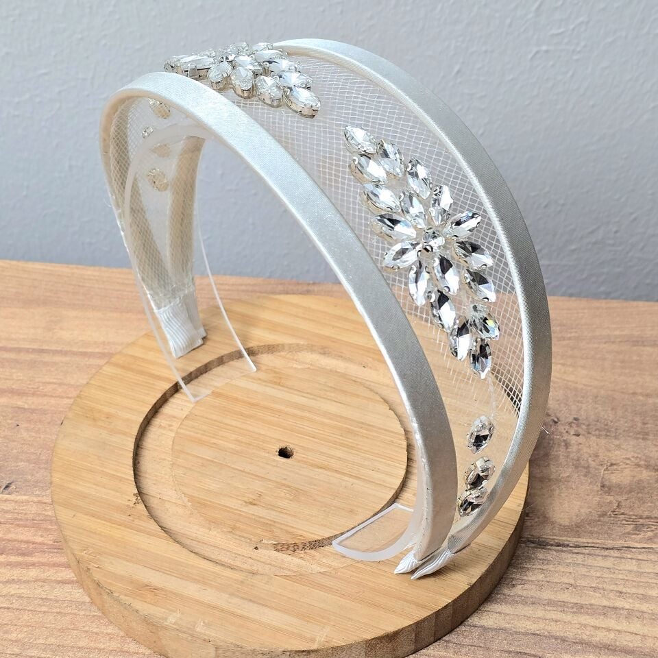 Amanda Gri Renk Saten  Taç