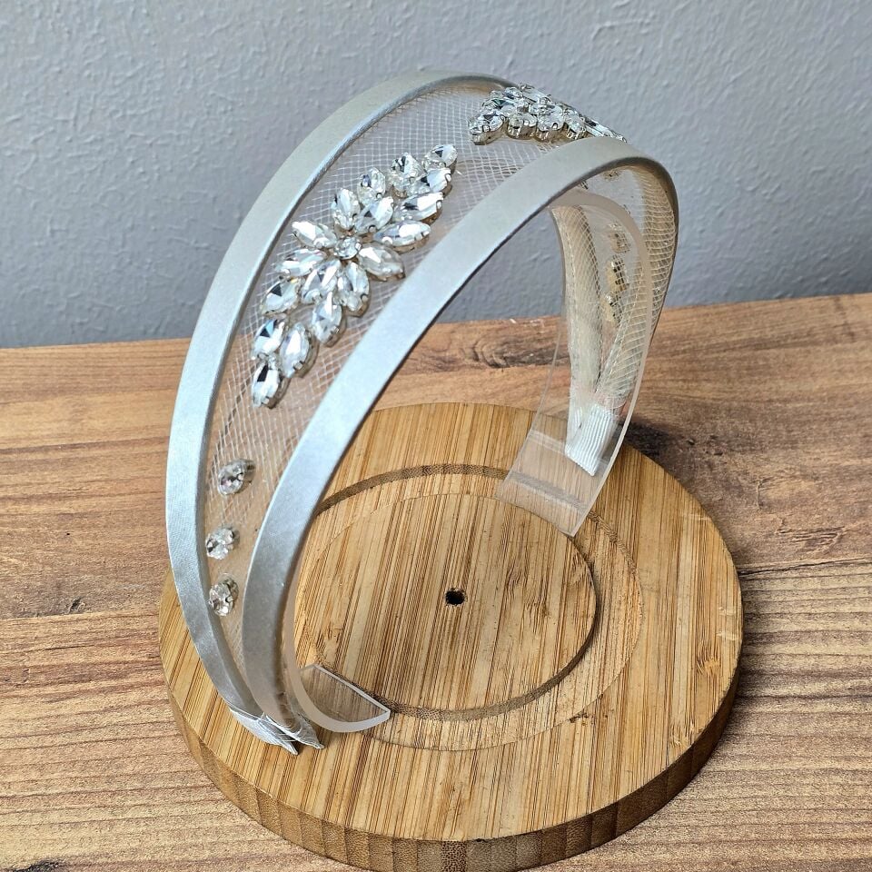 Amanda Gri Renk Saten  Taç