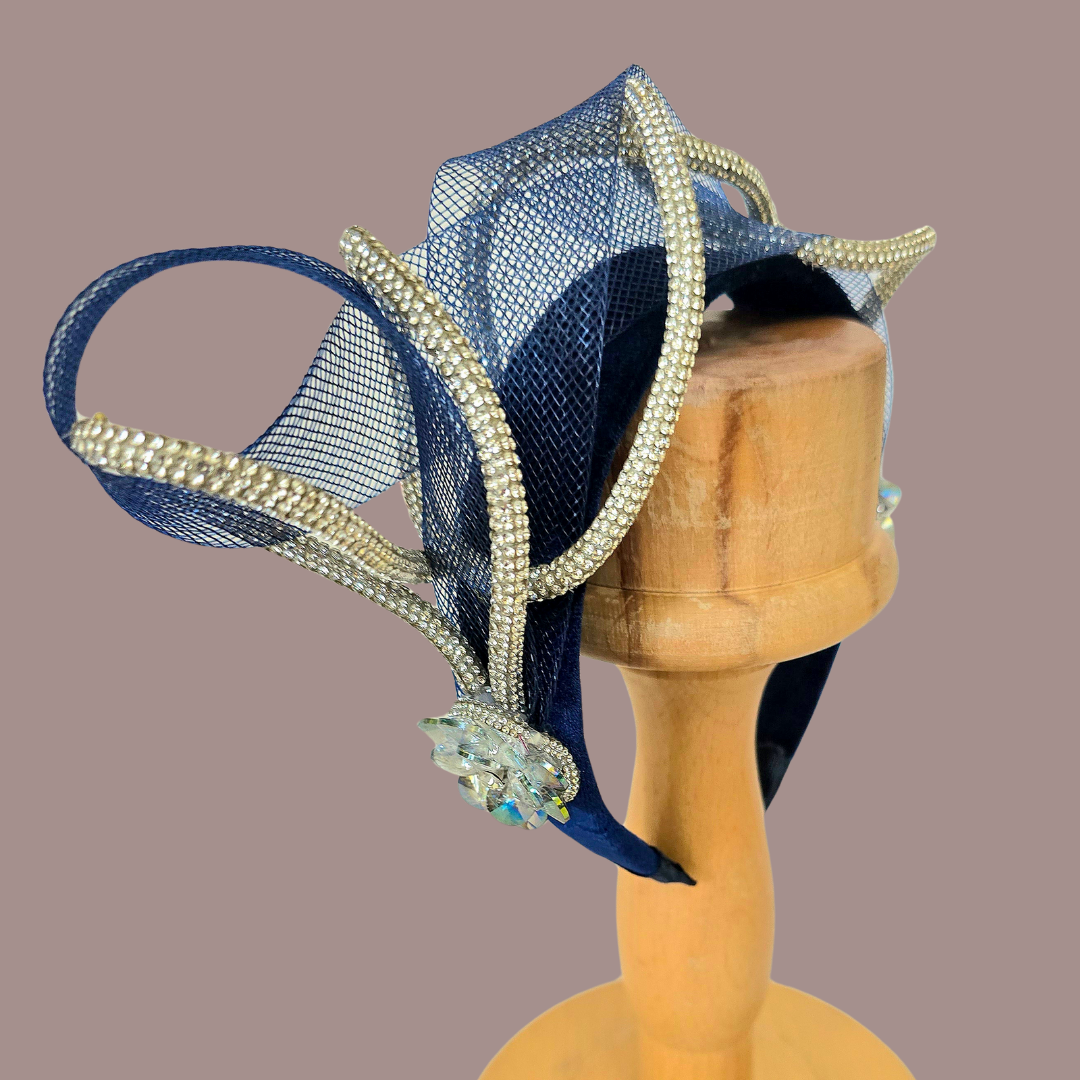 Amanda Lacivert Renk Kadife Taç